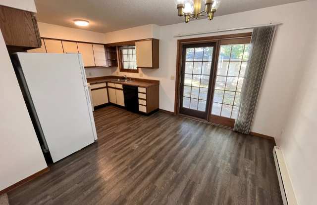 Great Location - 2 Bdrm , 1.5 Baths  - Available Now Gallery 4