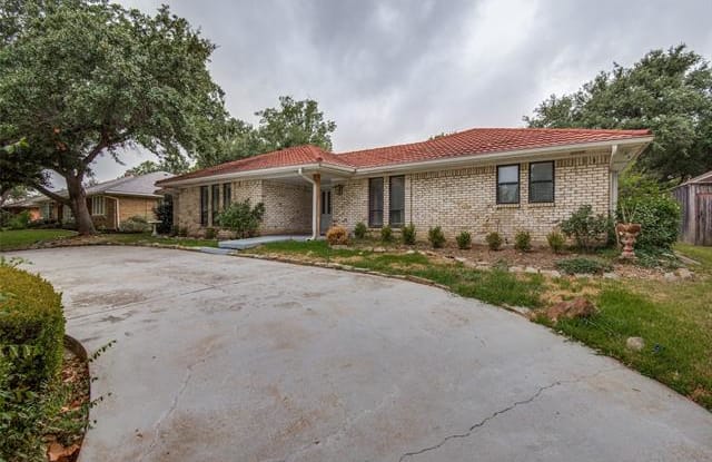 717 E Rochelle Boulevard - 717 Rochelle Blvd, Irving, TX 75062