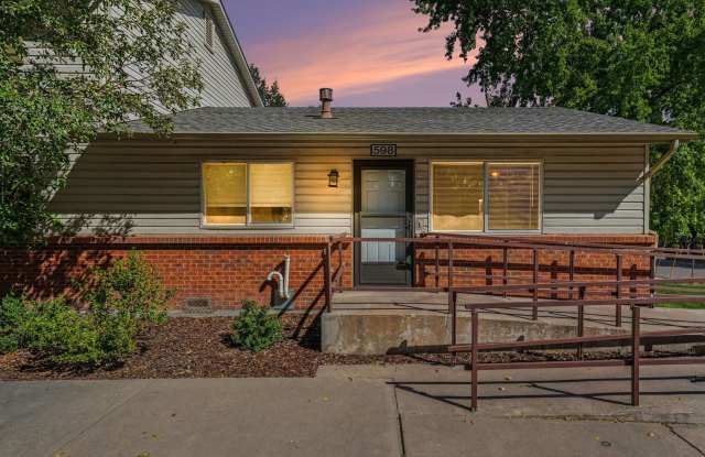 Charming 2-Bedroom Lakewood Home with Hardwood Floors & Landscaping Included! Gallery 3