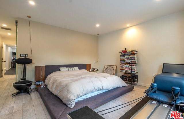 12322 Sylvan Street photos photos