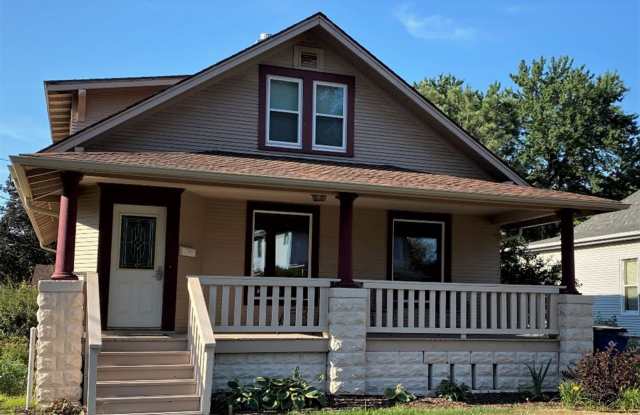 Spacious 4 Bedroom, 2 Bathroom Home - 1007 Nebraska Avenue, Norfolk, NE 68701