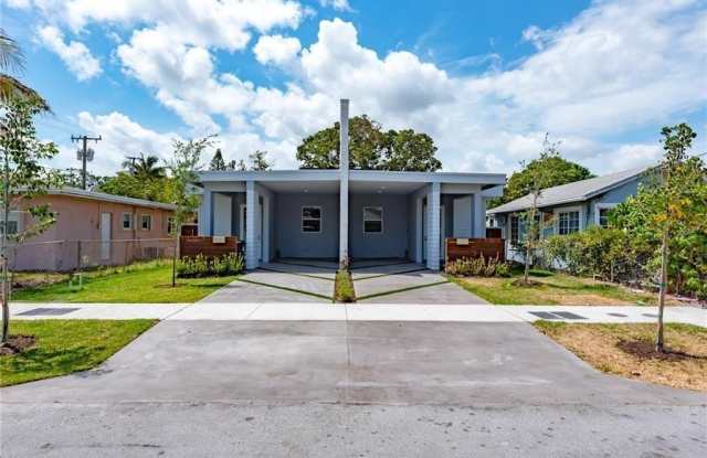 1105 NE 2nd Ave photos photos