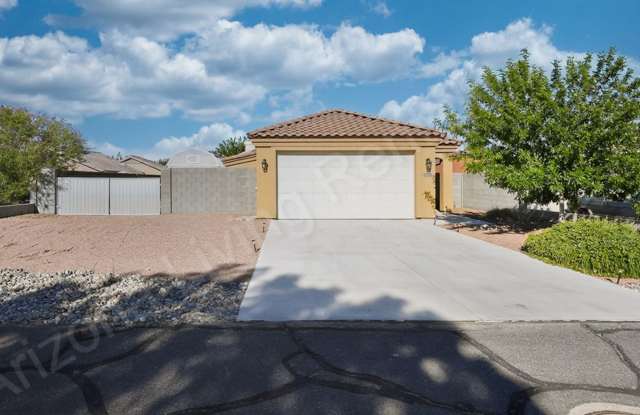 DESIRABLE LOCATION WITH RV PARKING photos photos