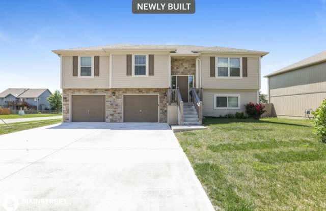 592 South Walnut Street - 592 South Walnut Street, Gardner, KS 66030