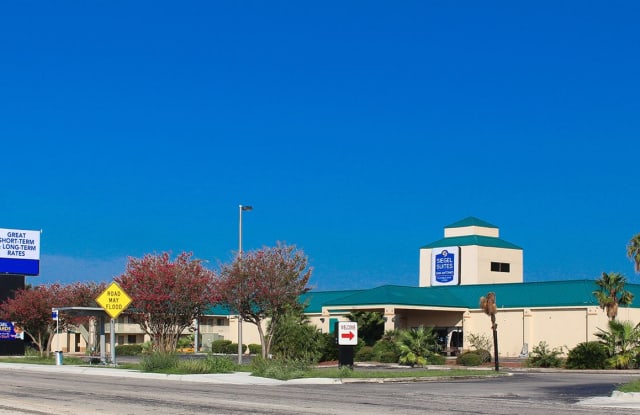 Siegel Suites San Antonio - 3855 N Panam Expy, San Antonio, TX 78219