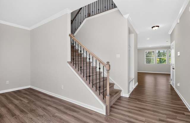 Stunning Five Bedroom Home In Magnolia Walk Huntersville! Gallery 4