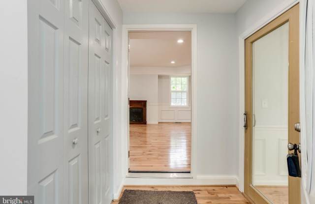 7317 HEINLE AVENUE Gallery 2