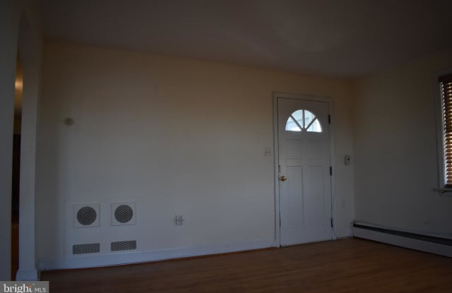 204 E RIDGEVILLE BOULEVARD Gallery 3