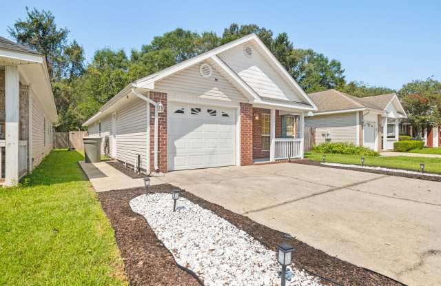 4 bedroom home in quiet neighborhood Gallery 1