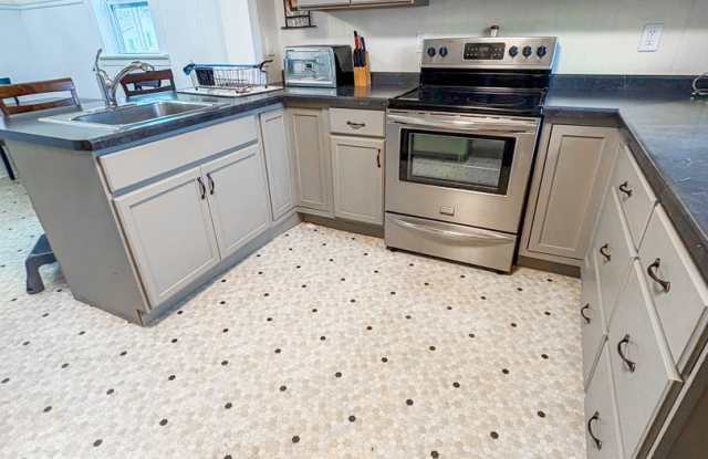 Charming 2 Bedroom Single-Family Home with Garage in Tomah photos photos
