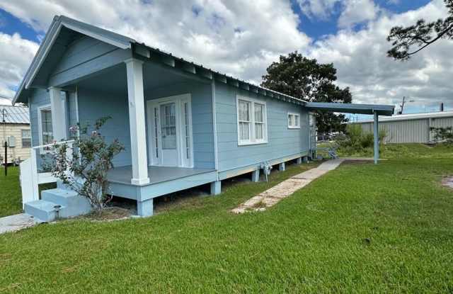 Spacious 3BR/1BA Home in Houma  - 1,000 Sq Ft-$400 move-in special! Gallery 1