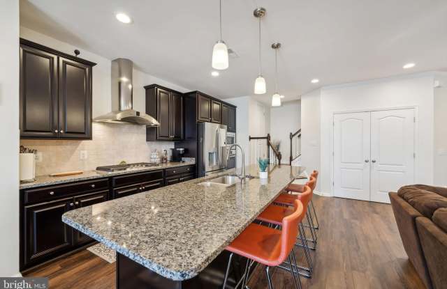 42476 BENFOLD SQUARE Gallery 3