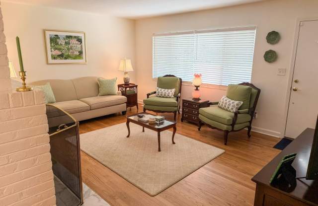 2011 SWEET BRIAR Lane Gallery 3