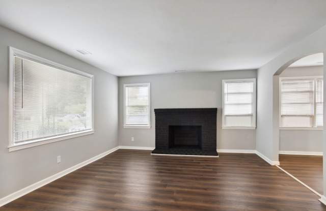 Large 3BR/2BA Near Downtown Savannah Home For Rent photos photos