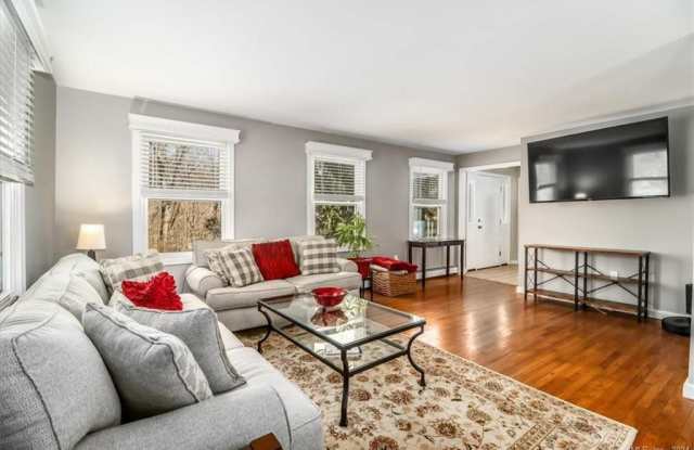 17 Serenity Lane Gallery 4