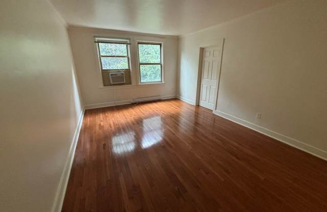 5717 Hobart  Street Gallery 3