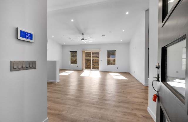 7760 Arrowhead Drive Gallery 2
