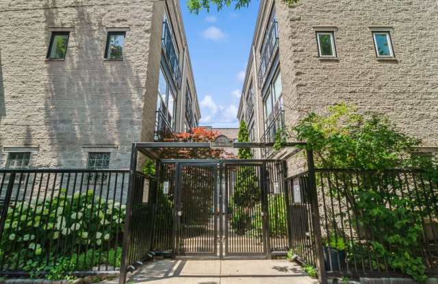 530 N WOOD Street photos photos