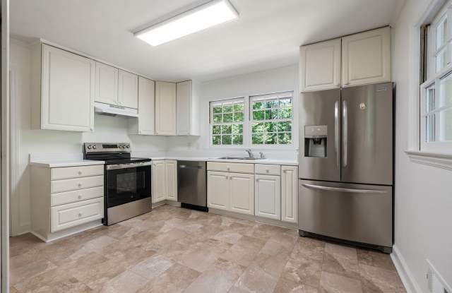 Flexible 7-Month Lease | 4 Bed, 3 Bath, 2,877 Sq Ft | Minutes to UNC Gallery 4