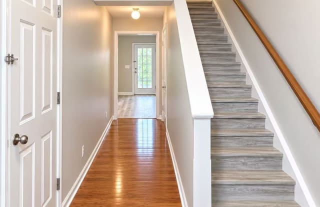 468 Canewood Place - 1 Gallery 2