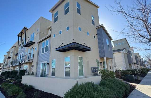 Spacious 4-Bedroom Home in the Cannery Gallery 3