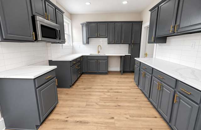 Luxury-Finish 3BR/2BA Brand New Townhome! With Premium Kitchen & Timeless Hardwood. Gallery 4
