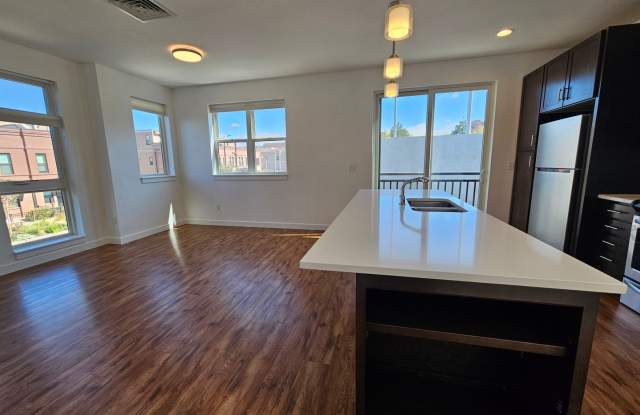 RiNo Three Stories of Modernity and Light 3 Bed 3 Bath Gallery 4