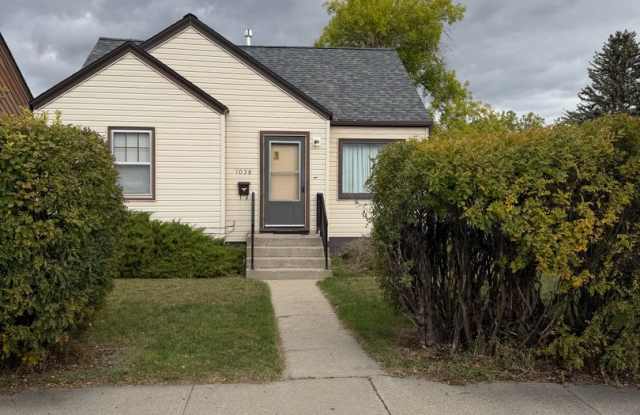 Charming 2-Bedroom Upper-Level Home with Detached Garage Gallery 3