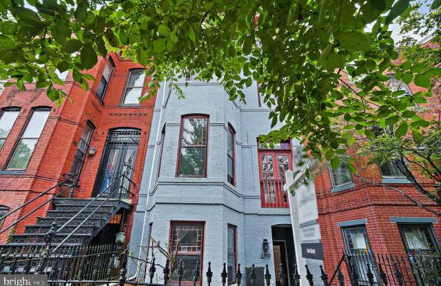 409 CONSTITUTION Avenue NE Gallery 2