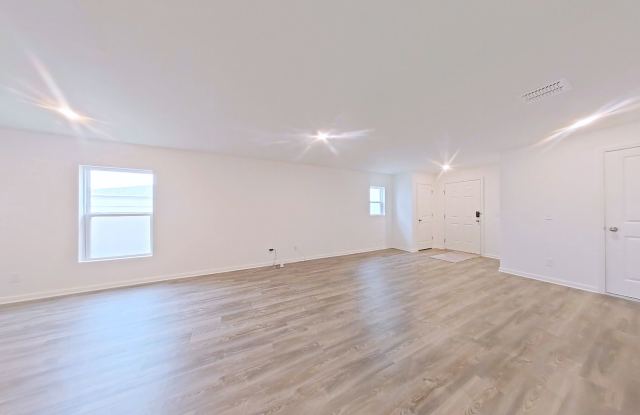 Modern 3-Bedroom Home in Bradbury Creek Gallery 4