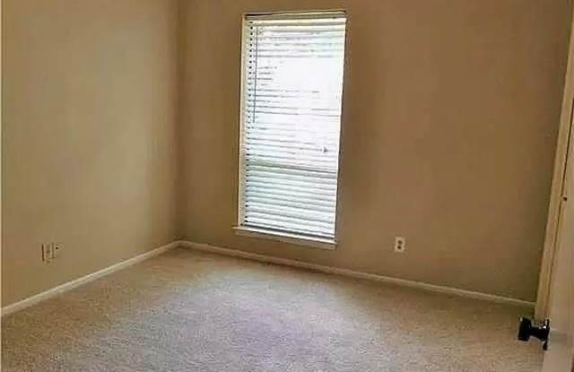 410 Duke Street - 410 Duke Street, Garland, TX 75043