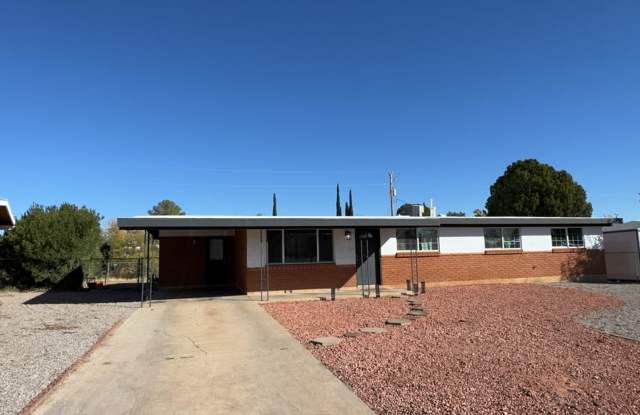 Nice 4 Bedroom House with Bonus Room photos photos