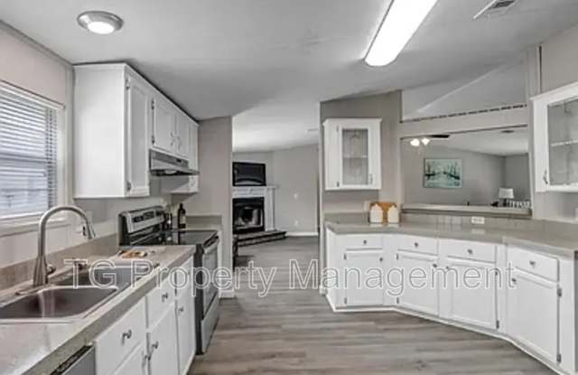 2562 Hibiscus Ave photos photos