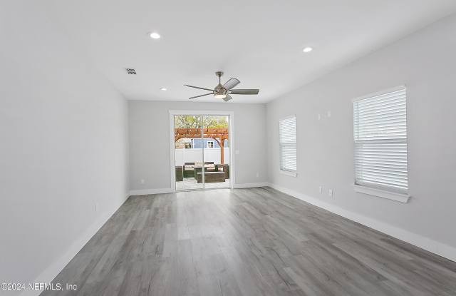 807 7TH Avenue S Gallery 4