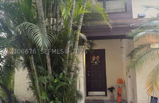 3733 Carambola Cir N Gallery 1