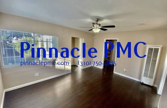 1522 Del Amo Boulevard Gallery 4