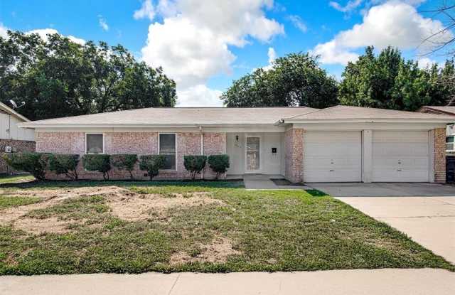 645 Sue Ann Lane - 645 Sue Ann Lane, Burleson, TX 76028