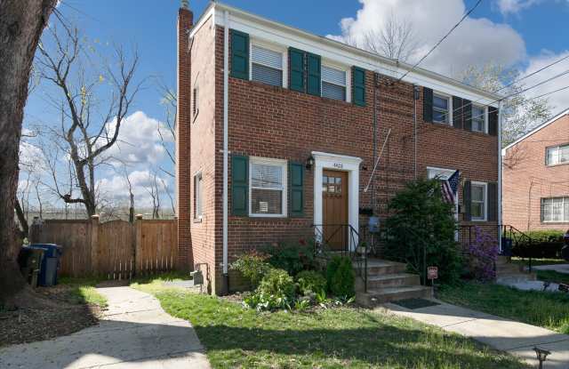 4428 Vermont Avenue Gallery 3