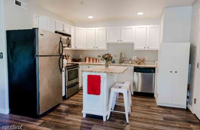 104 Colorado Avenue, Unit B Gallery 3