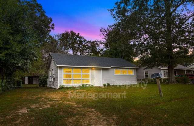 341 Chisholm St photos photos