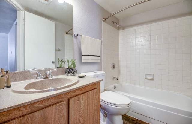 Las Brisas Apartments Gallery 4
