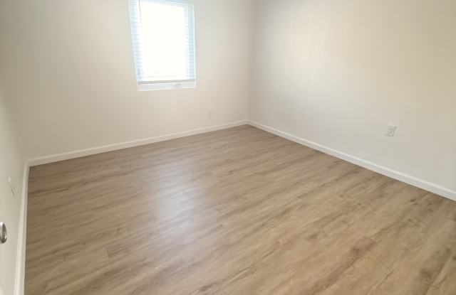 4636 Lotus st Gallery 2
