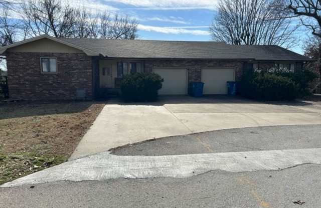 3 BEDROOM 2 BATH APARTMENT FOR LEASE IN CARL JUNCTION-$995.00 RENT-$995.00 DEPOSIT photos photos