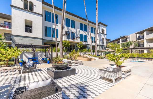 The Plaza at Sherman Oaks Gallery 4