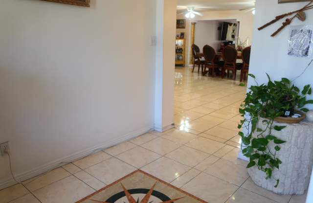 1212 E Mclellan Boulevard Gallery 4
