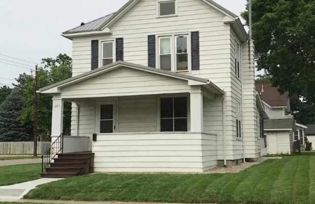 Updated 2 Bed, 2 Bath House for Rent with 2 Stall Garage!!! 1/2 Off July Rent! photos photos