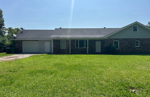 For Rent: Spacious 4-Bedroom Home at 985 Pineland Avenue, Hinesville, GA 31313 photos photos