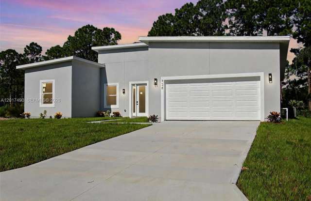 738 SW Harriet Ave photos photos