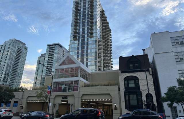 1212 N LaSalle Dr photos photos