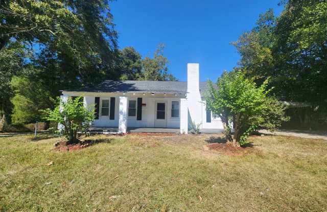 4 Bedroom 2 Bath Double Carport in East Columbus Gallery 1